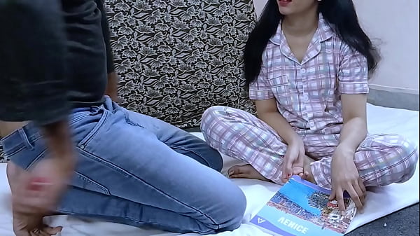 Mosi Ki Ladki Ko Nanga Karke, Garmi Bhari Raat Mein Chod Diya, Family Ka Sexy Khel.